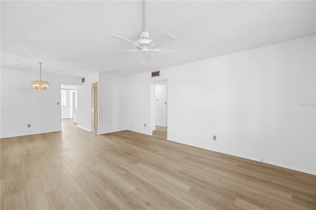 Active With Contract: $125,000 (2 beds, 2 baths, 1035 Square Feet)