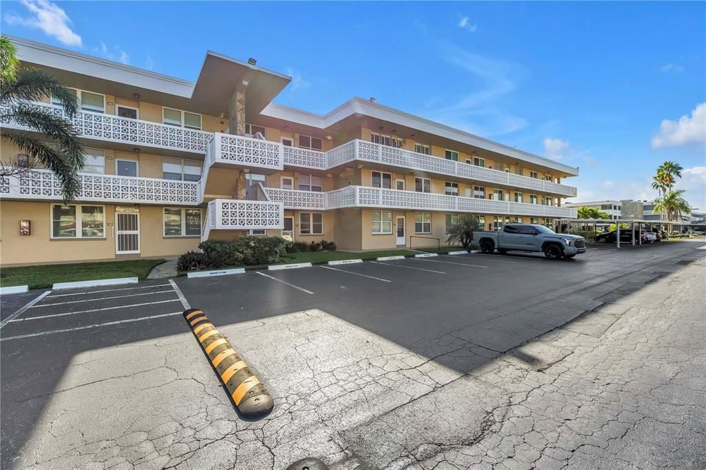 Active With Contract: $125,000 (2 beds, 2 baths, 1035 Square Feet)