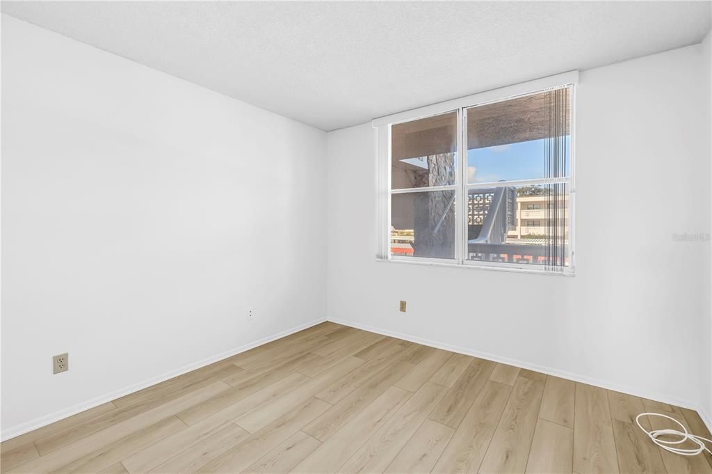 Active With Contract: $125,000 (2 beds, 2 baths, 1035 Square Feet)