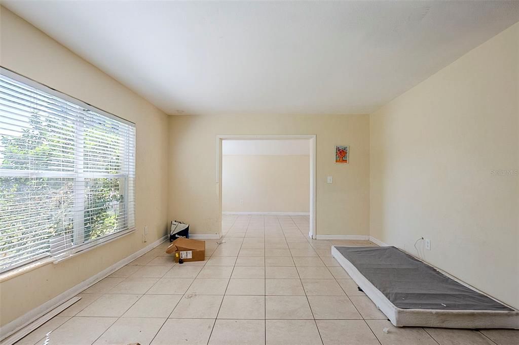 Под контрактом: $319,000 (4 спален, 3 ванн, 1590 Квадратных фут)