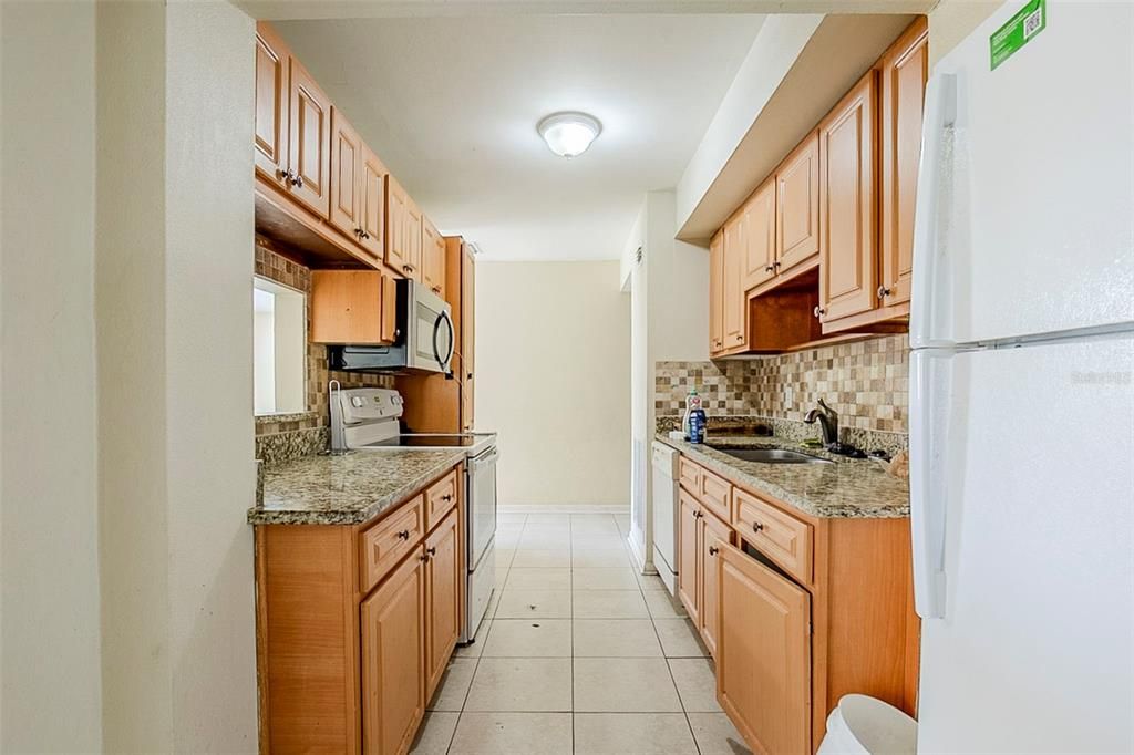 Под контрактом: $319,000 (4 спален, 3 ванн, 1590 Квадратных фут)