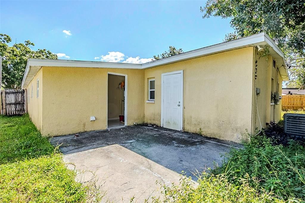 Под контрактом: $319,000 (4 спален, 3 ванн, 1590 Квадратных фут)