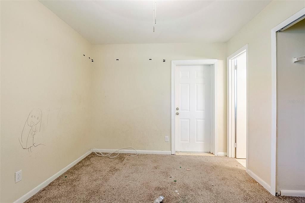 Под контрактом: $319,000 (4 спален, 3 ванн, 1590 Квадратных фут)