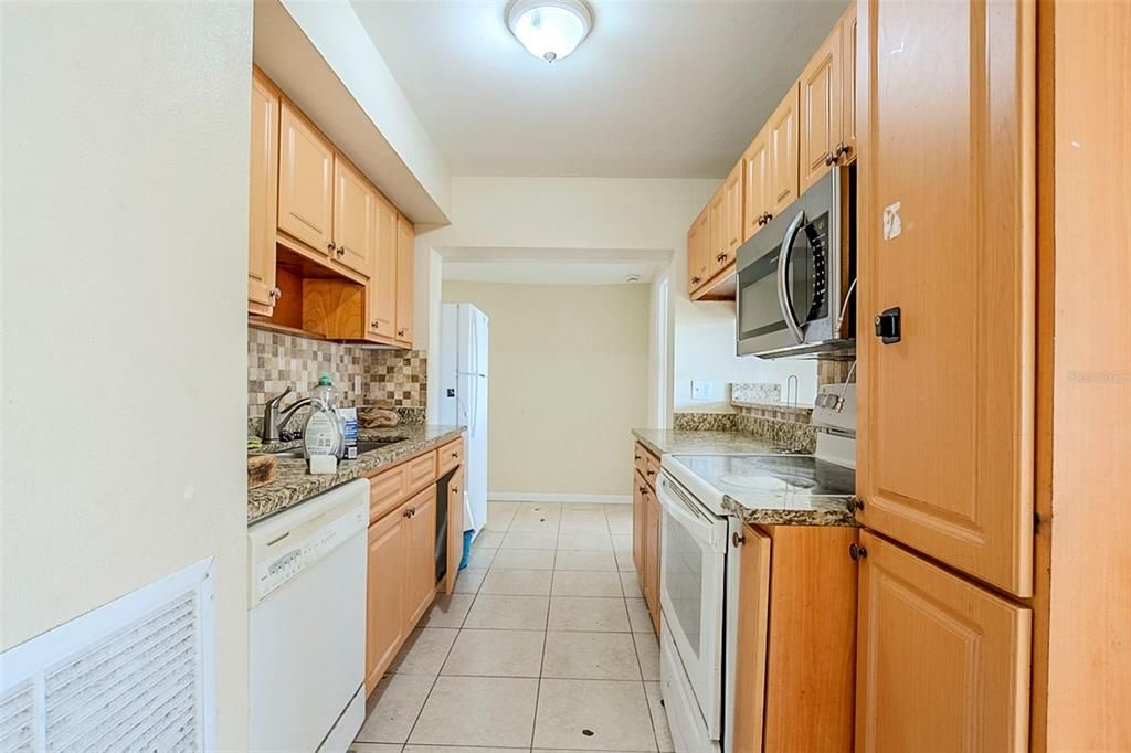 Под контрактом: $319,000 (4 спален, 3 ванн, 1590 Квадратных фут)