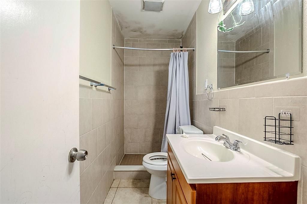 Под контрактом: $319,000 (4 спален, 3 ванн, 1590 Квадратных фут)