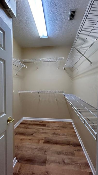 Под контрактом: $1,920 (3 спален, 2 ванн, 1906 Квадратных фут)