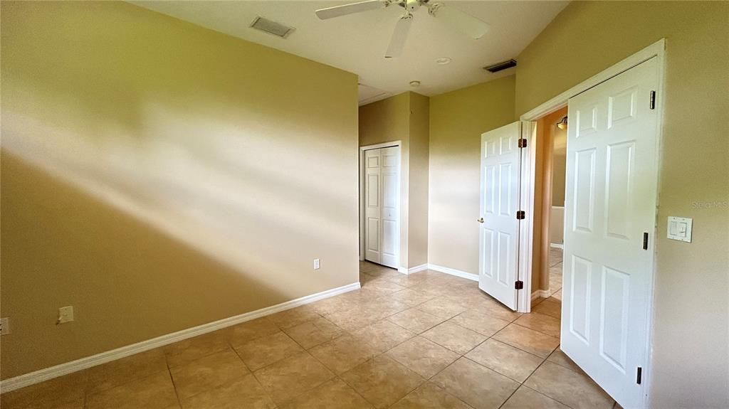 Под контрактом: $1,920 (3 спален, 2 ванн, 1906 Квадратных фут)