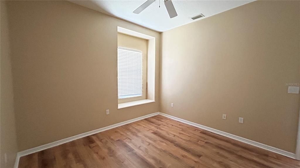 Под контрактом: $1,920 (3 спален, 2 ванн, 1906 Квадратных фут)