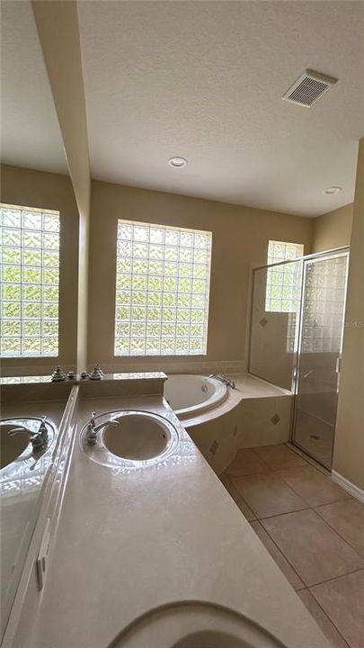 Под контрактом: $1,920 (3 спален, 2 ванн, 1906 Квадратных фут)