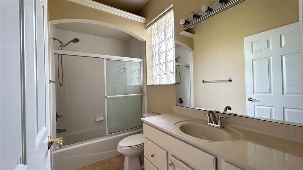 Под контрактом: $1,920 (3 спален, 2 ванн, 1906 Квадратных фут)