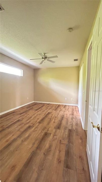 Под контрактом: $1,920 (3 спален, 2 ванн, 1906 Квадратных фут)