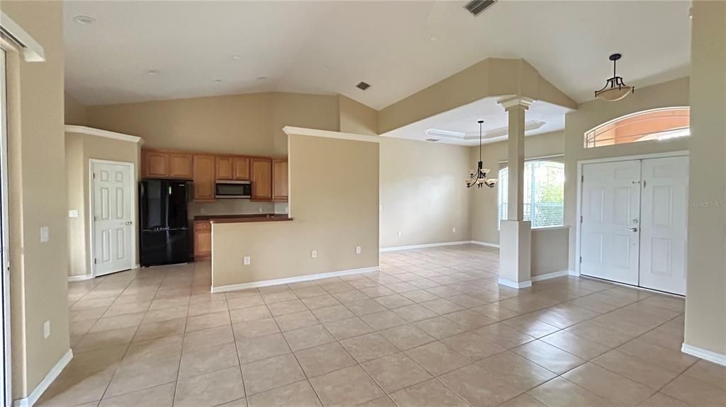 Под контрактом: $1,920 (3 спален, 2 ванн, 1906 Квадратных фут)