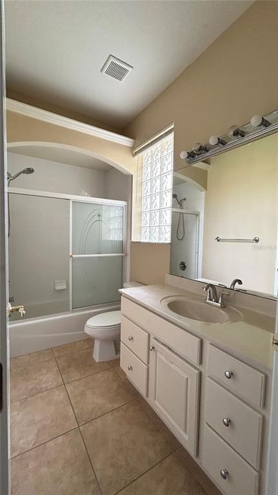 Под контрактом: $1,920 (3 спален, 2 ванн, 1906 Квадратных фут)