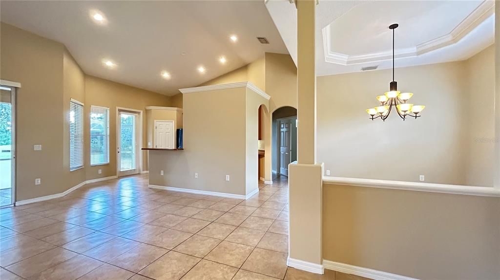 Под контрактом: $1,920 (3 спален, 2 ванн, 1906 Квадратных фут)