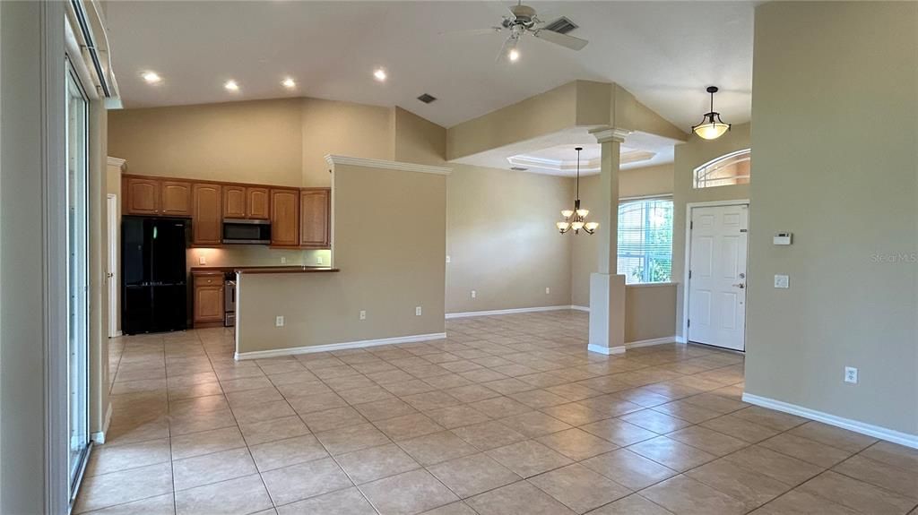 Под контрактом: $1,920 (3 спален, 2 ванн, 1906 Квадратных фут)