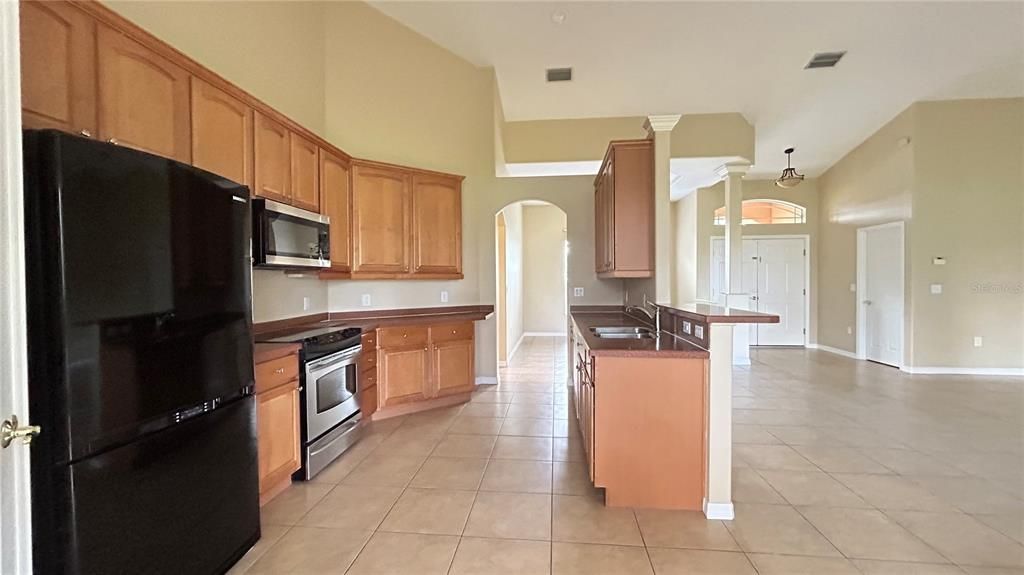 Под контрактом: $1,920 (3 спален, 2 ванн, 1906 Квадратных фут)