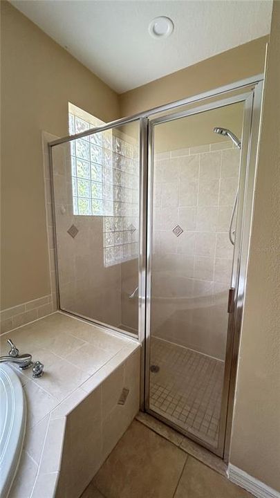 Под контрактом: $1,920 (3 спален, 2 ванн, 1906 Квадратных фут)