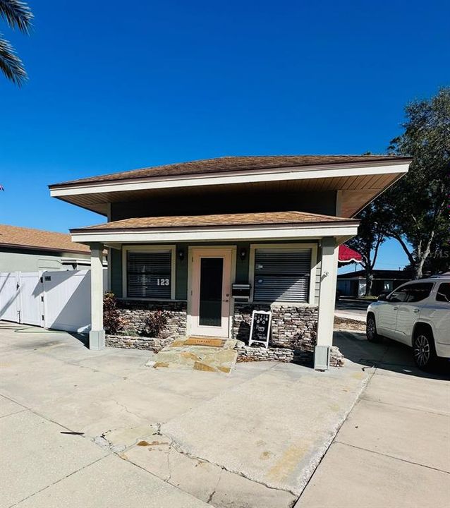 合同活跃: $279,999 (0 贝兹, 0 浴室, 544 平方英尺)