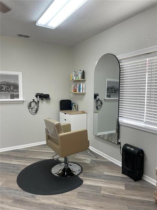 合同活跃: $279,999 (0 贝兹, 0 浴室, 544 平方英尺)