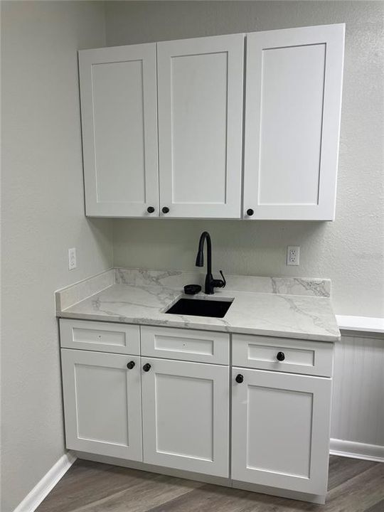 合同活跃: $279,999 (0 贝兹, 0 浴室, 544 平方英尺)