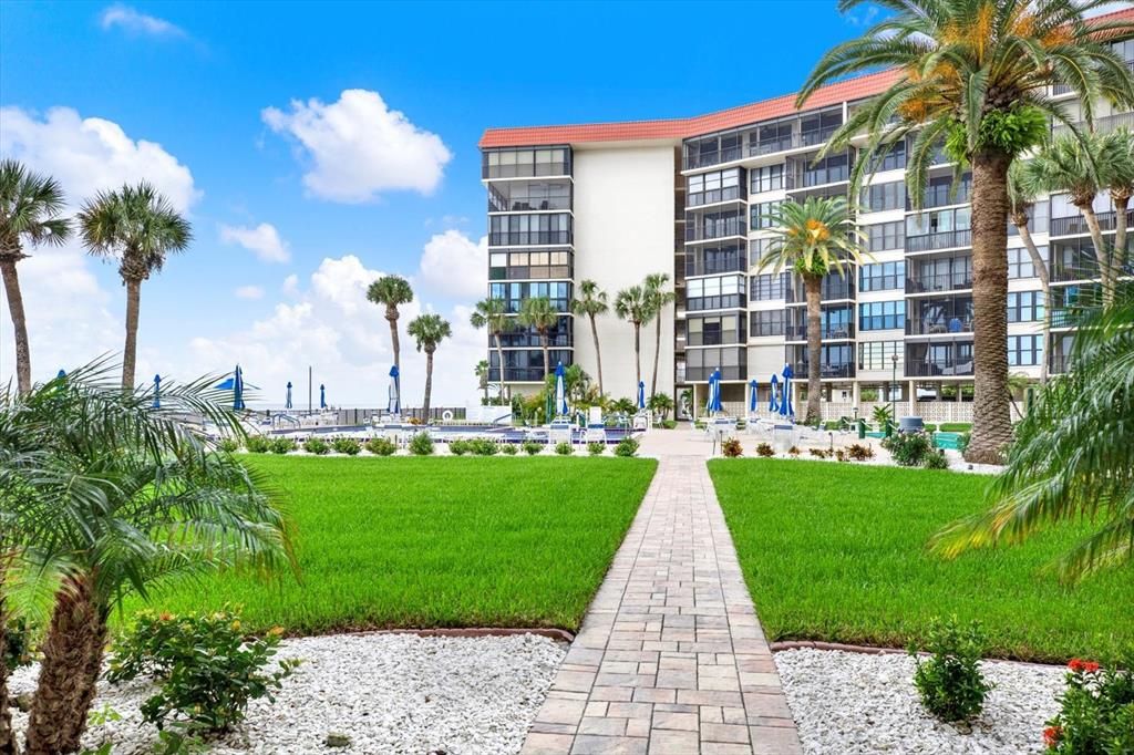 待售: $710,000 (2 贝兹, 2 浴室, 1025 平方英尺)