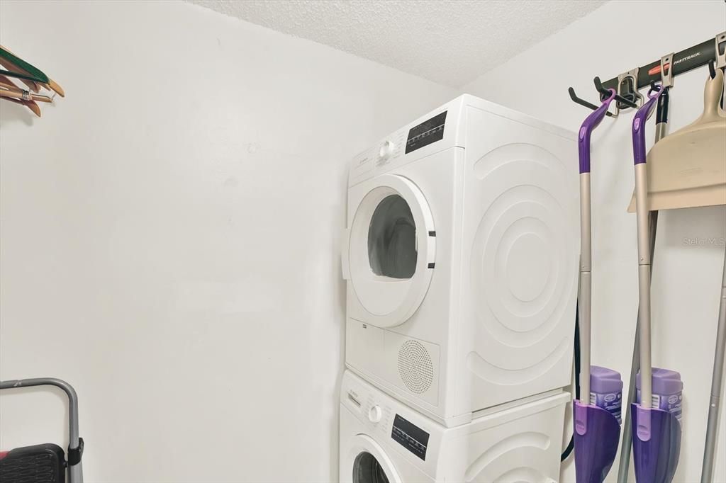 待售: $710,000 (2 贝兹, 2 浴室, 1025 平方英尺)