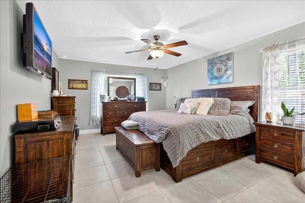 Active With Contract: $390,000 (4 beds, 2 baths, 2301 Square Feet)