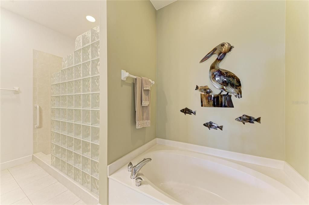 For Sale: $445,000 (3 beds, 3 baths, 2495 Square Feet)