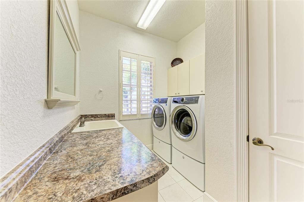 For Sale: $445,000 (3 beds, 3 baths, 2495 Square Feet)