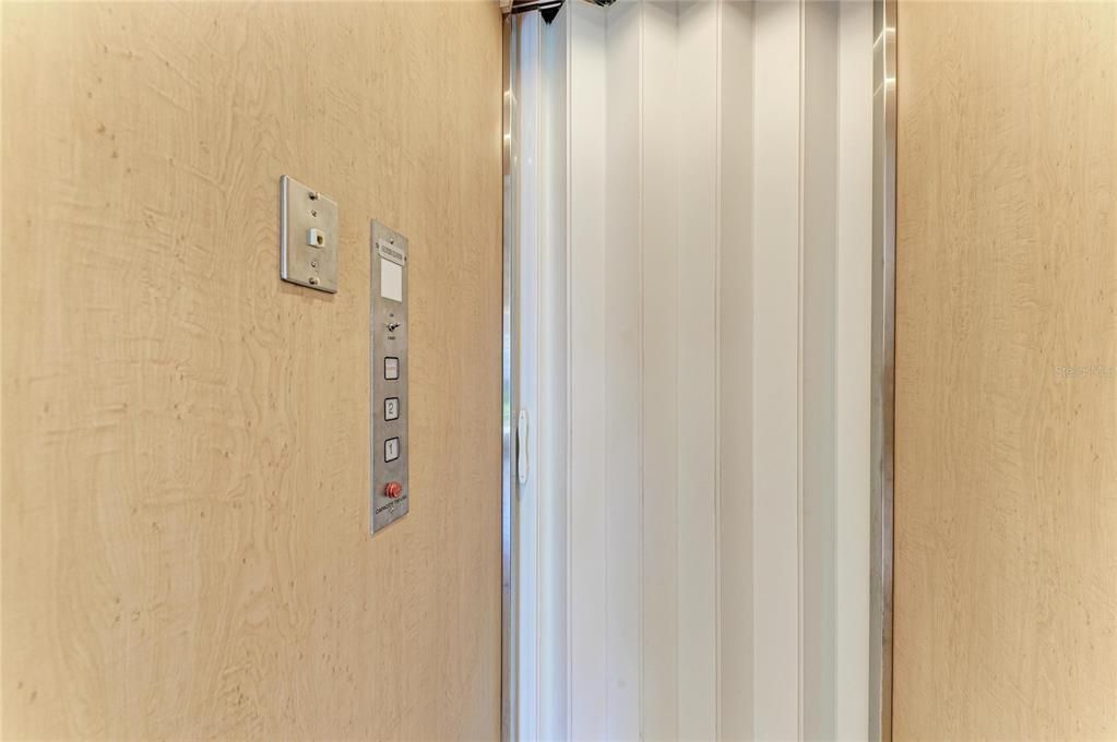 For Sale: $445,000 (3 beds, 3 baths, 2495 Square Feet)