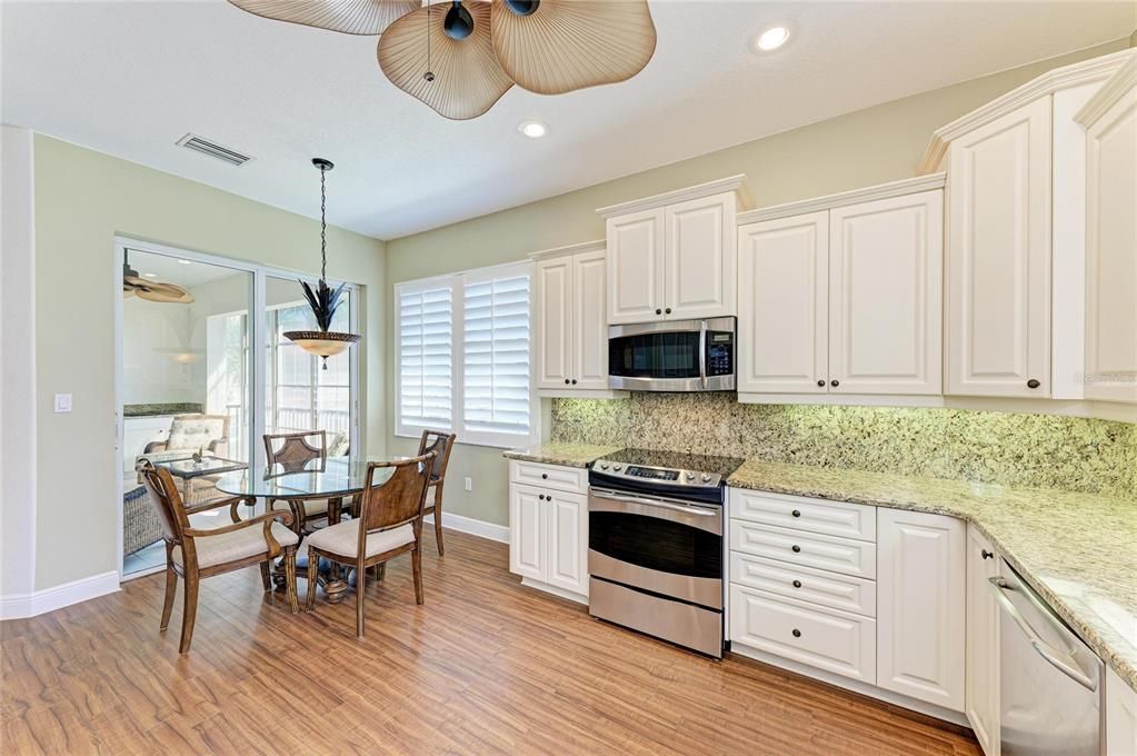 For Sale: $445,000 (3 beds, 3 baths, 2495 Square Feet)