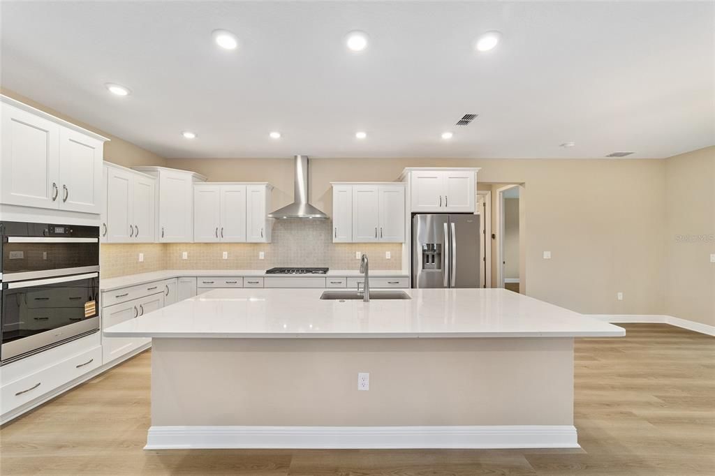 Active With Contract: $470,000 (3 beds, 3 baths, 2211 Square Feet)