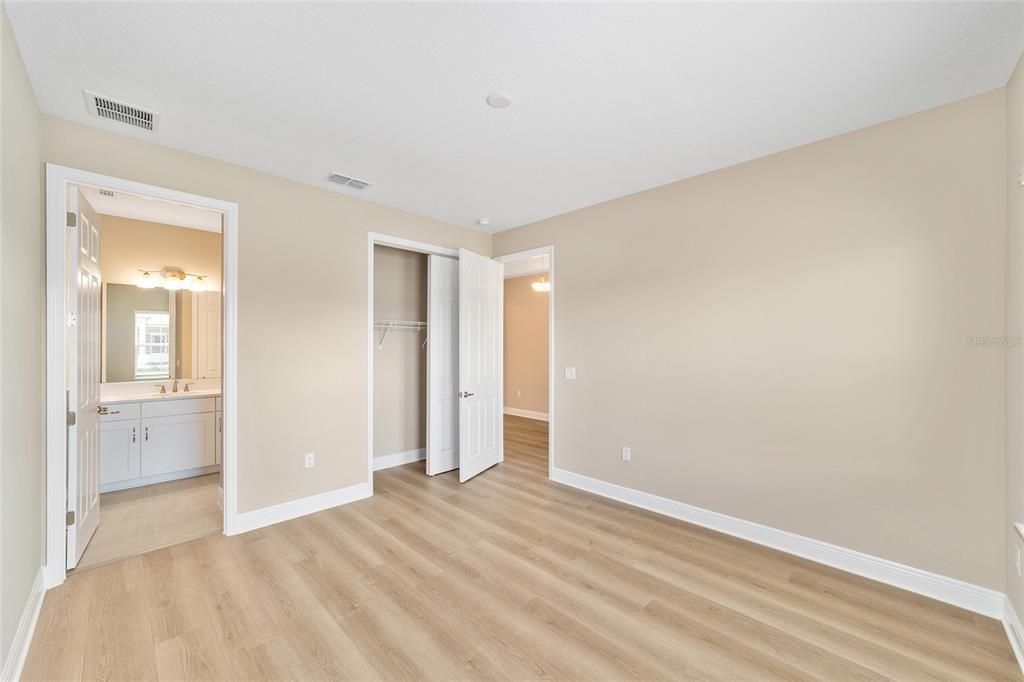 Active With Contract: $470,000 (3 beds, 3 baths, 2211 Square Feet)