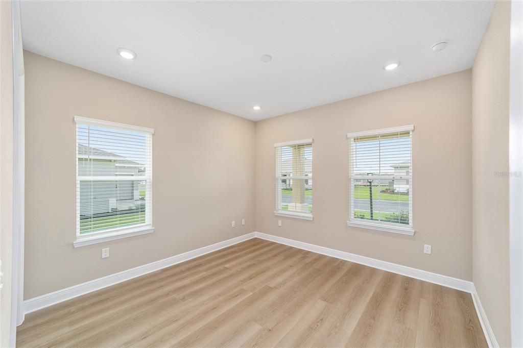 Active With Contract: $470,000 (3 beds, 3 baths, 2211 Square Feet)