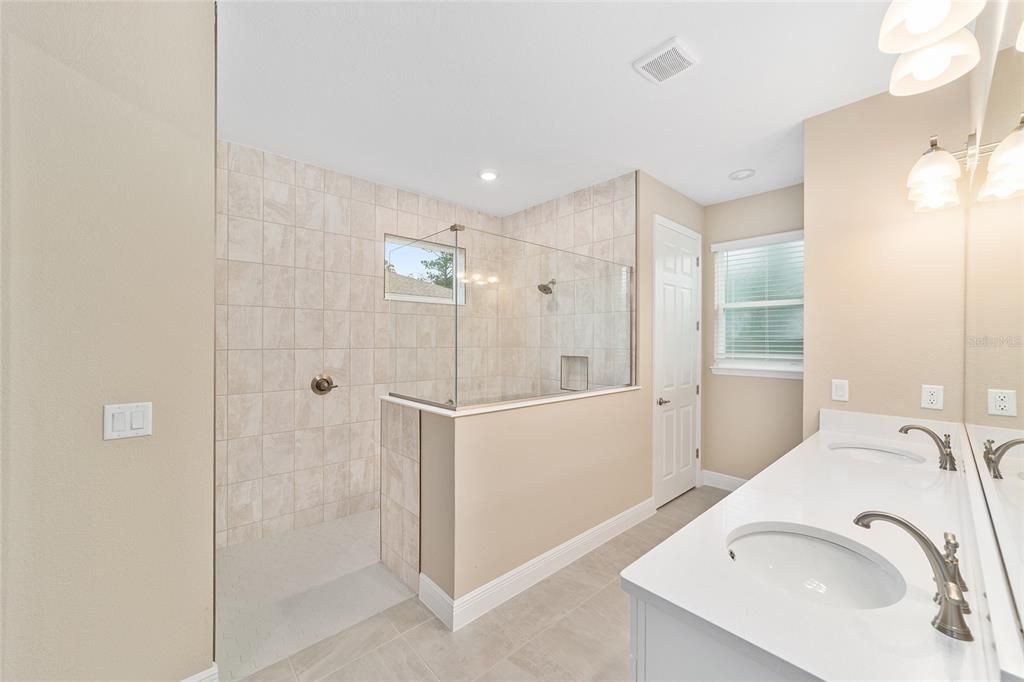 Active With Contract: $470,000 (3 beds, 3 baths, 2211 Square Feet)