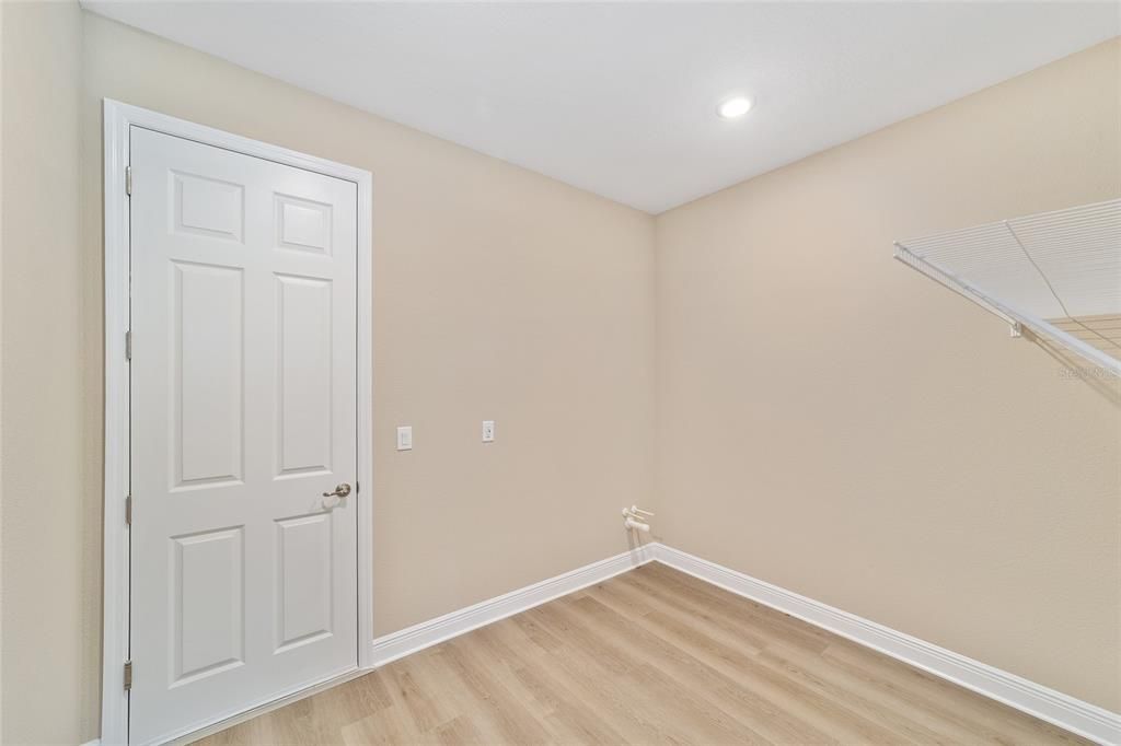 Active With Contract: $470,000 (3 beds, 3 baths, 2211 Square Feet)