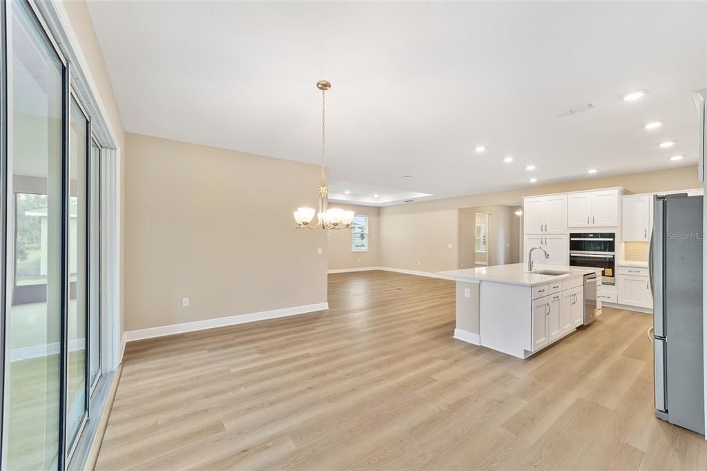 Active With Contract: $470,000 (3 beds, 3 baths, 2211 Square Feet)