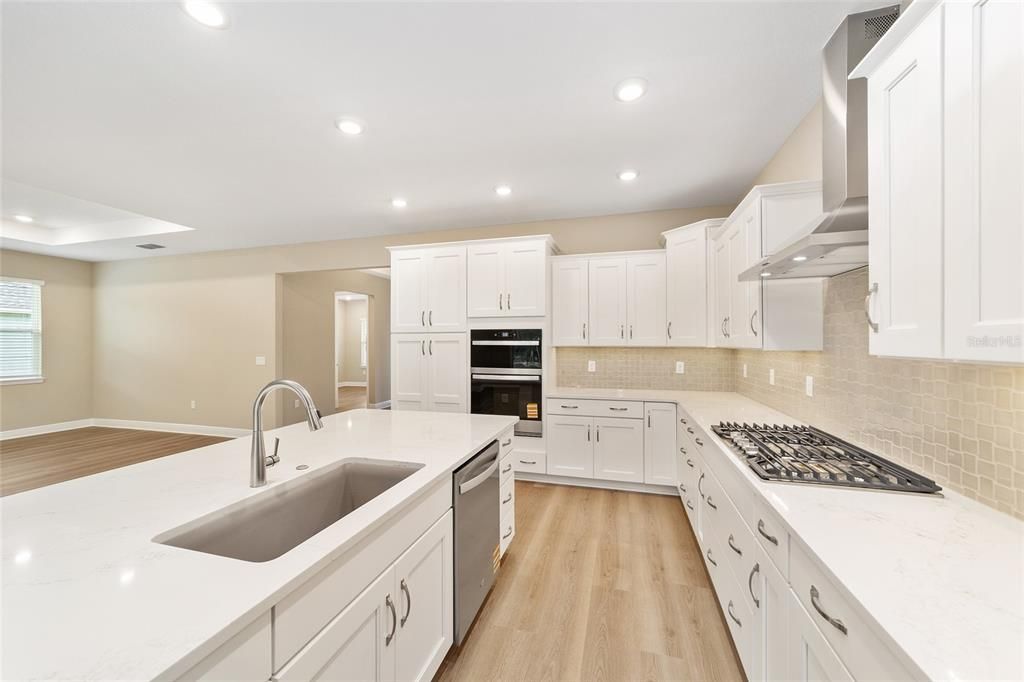 Active With Contract: $470,000 (3 beds, 3 baths, 2211 Square Feet)