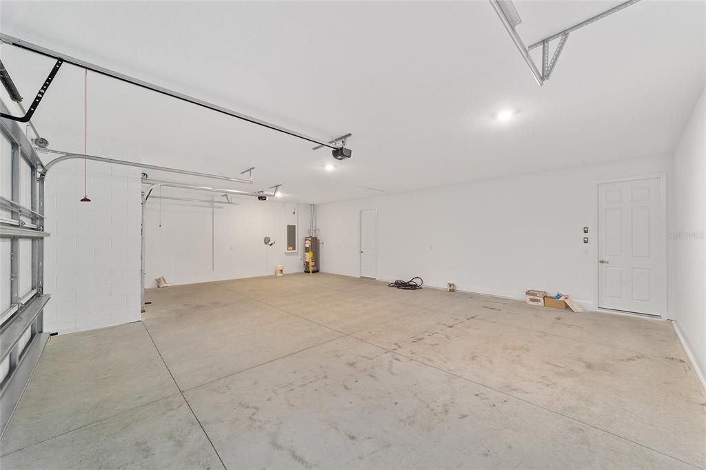 Active With Contract: $470,000 (3 beds, 3 baths, 2211 Square Feet)