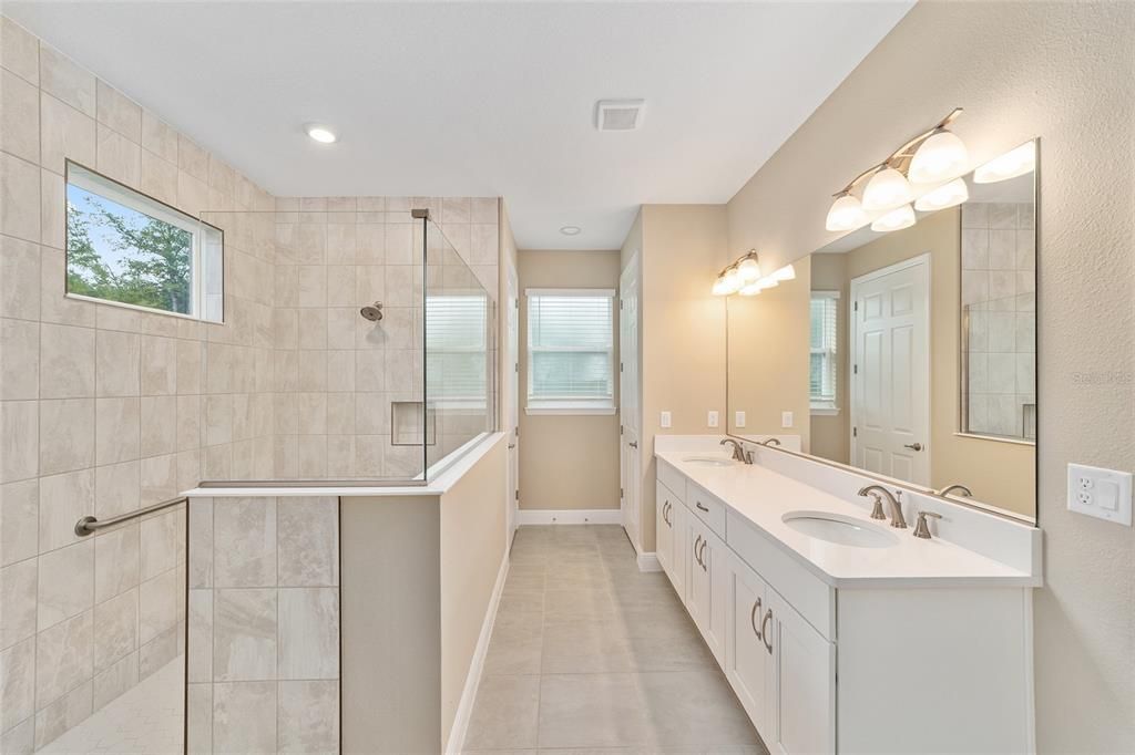 Active With Contract: $470,000 (3 beds, 3 baths, 2211 Square Feet)