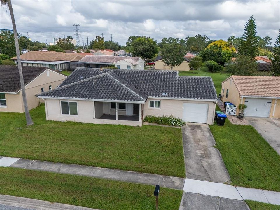 Active With Contract: $320,000 (2 beds, 2 baths, 1589 Square Feet)