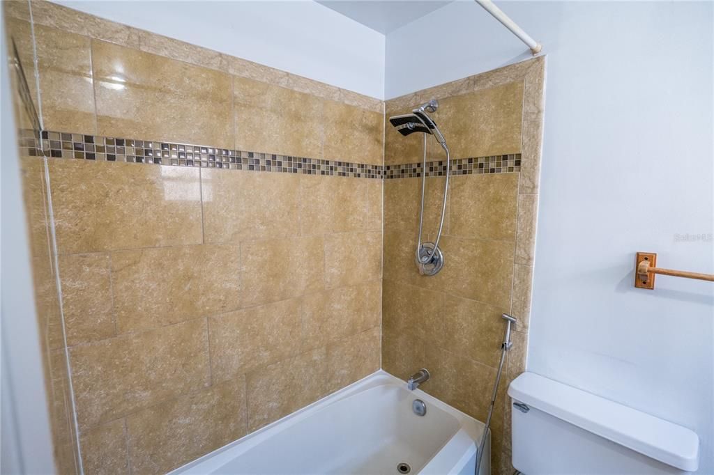 Active With Contract: $320,000 (2 beds, 2 baths, 1589 Square Feet)