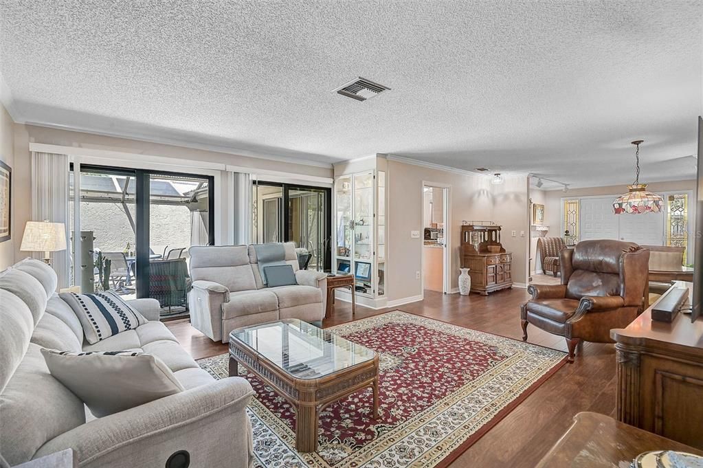 待售: $349,000 (2 贝兹, 2 浴室, 1822 平方英尺)