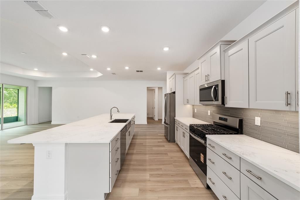 Activo con contrato: $430,000 (3 camas, 3 baños, 2536 Pies cuadrados)