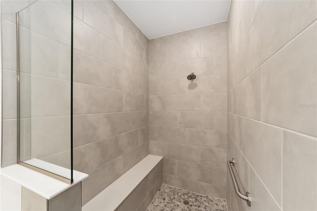 Activo con contrato: $430,000 (3 camas, 3 baños, 2536 Pies cuadrados)