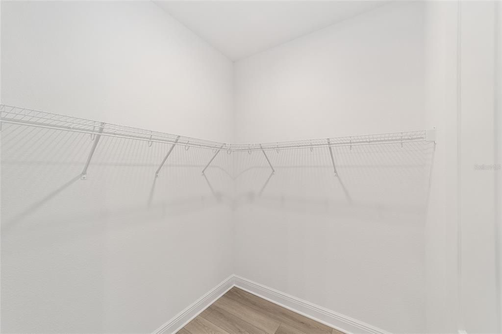 Activo con contrato: $430,000 (3 camas, 3 baños, 2536 Pies cuadrados)