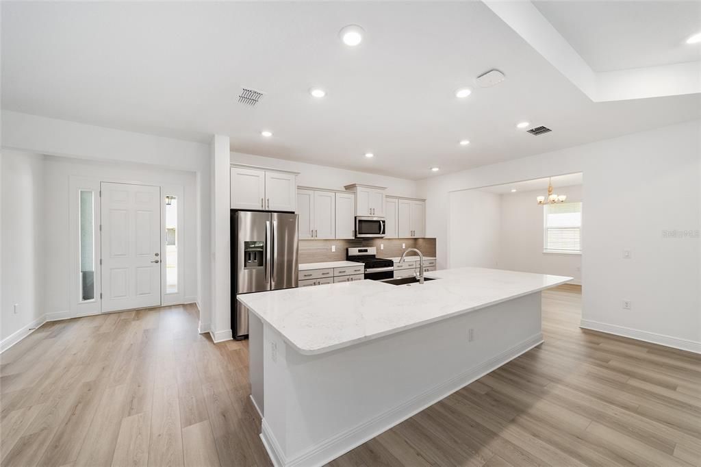 Activo con contrato: $430,000 (3 camas, 3 baños, 2536 Pies cuadrados)