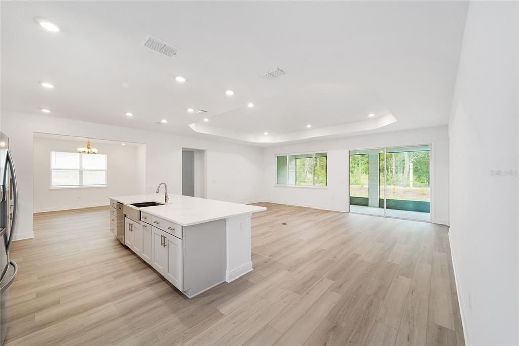 Activo con contrato: $430,000 (3 camas, 3 baños, 2536 Pies cuadrados)