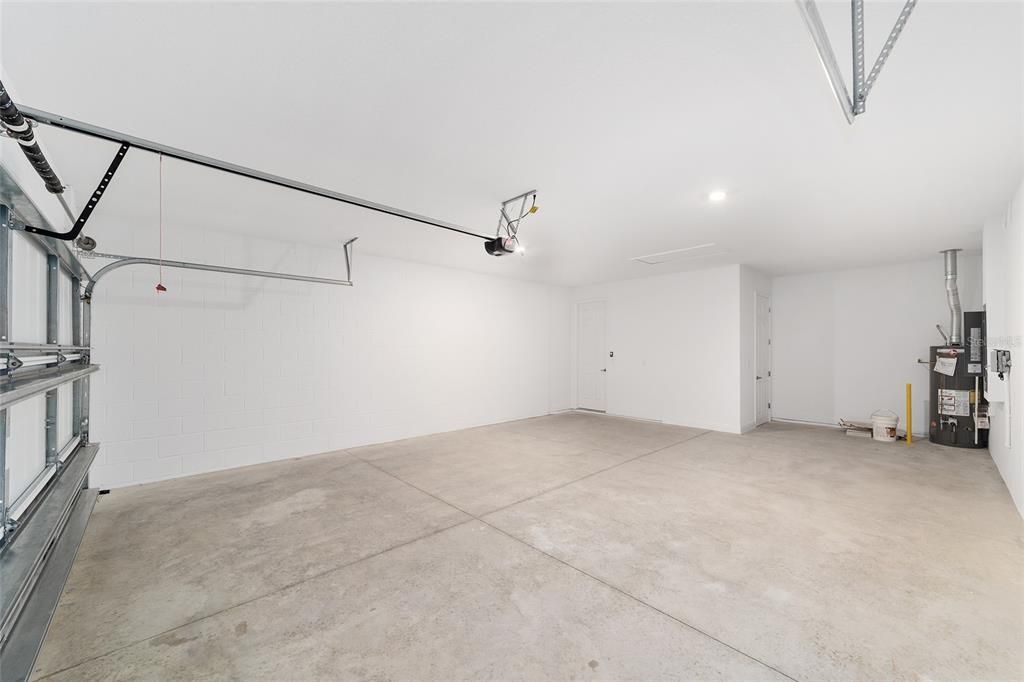 Activo con contrato: $430,000 (3 camas, 3 baños, 2536 Pies cuadrados)