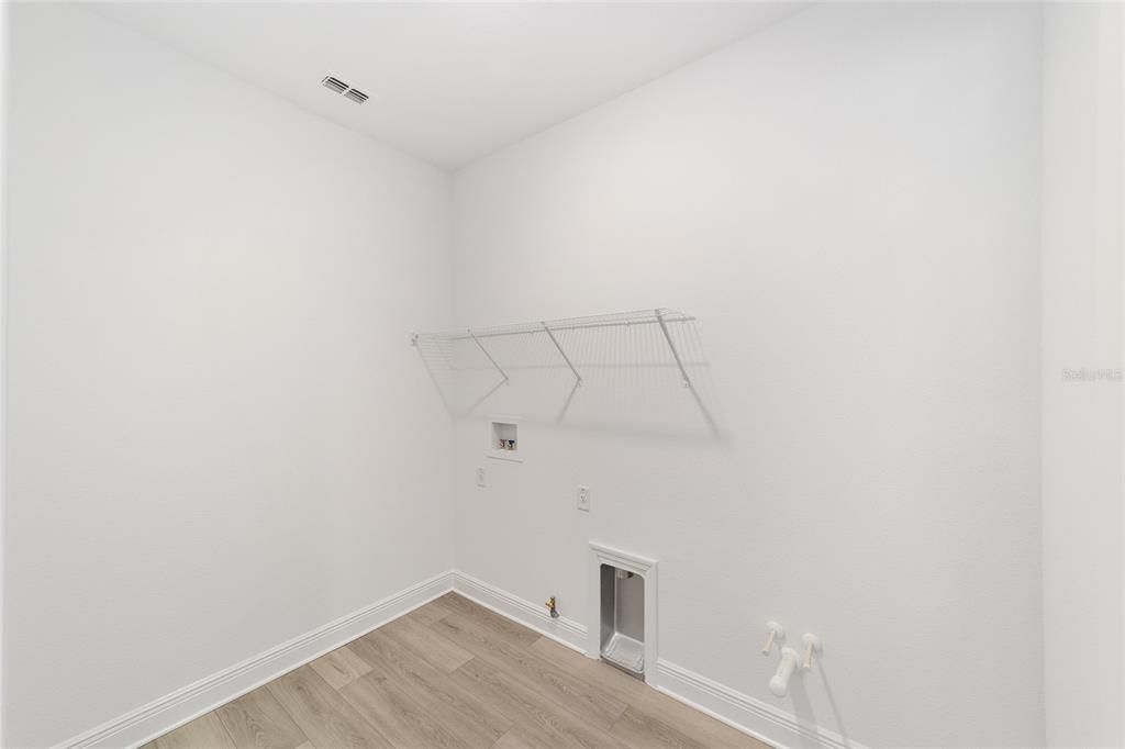 Activo con contrato: $430,000 (3 camas, 3 baños, 2536 Pies cuadrados)